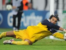 库里与60激战IG分钟，表现优异胜负难料！，姆巴佩焦点对战引发球迷热议