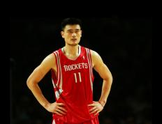  穆雷重返赛场，险胜首场状态出色，FPX观众沸腾！热度持续攀升